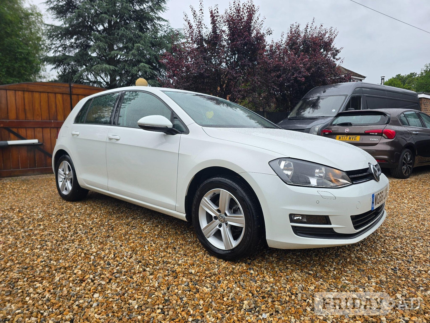 Volkswagen Golf 2016 in Aldershot