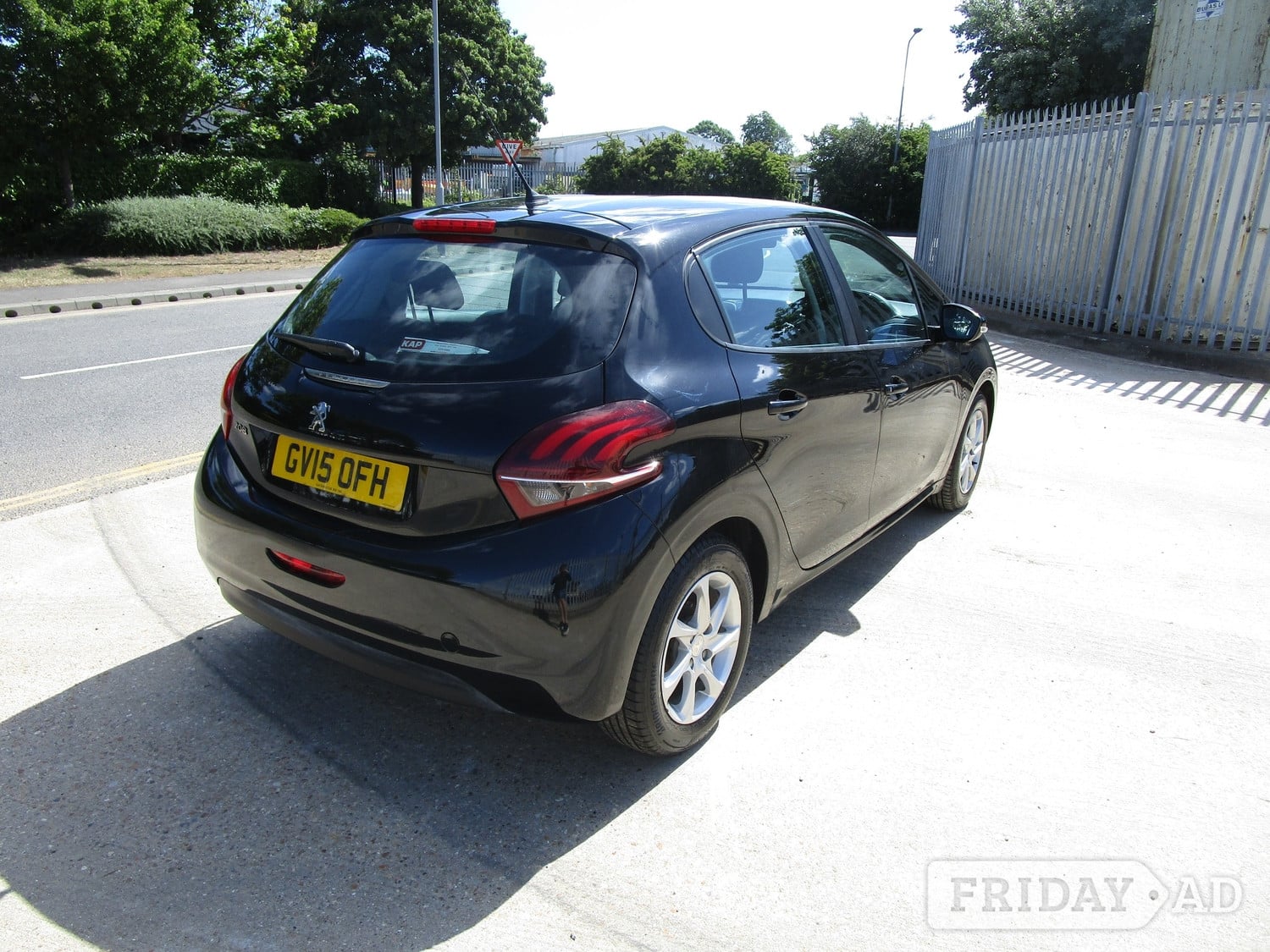 Peugeot 208 2015 - Cars in Portsmouth