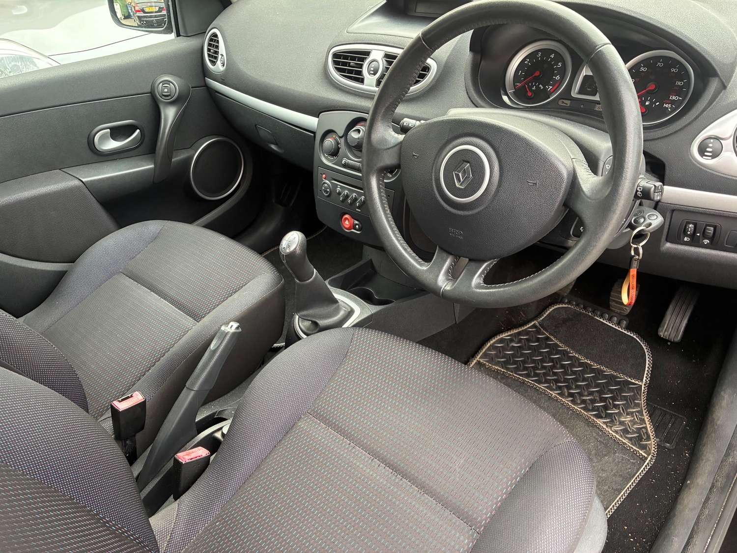 Renault Clio 2008 - Cars in Leicester