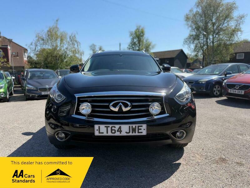 Infiniti QX70 Crawley