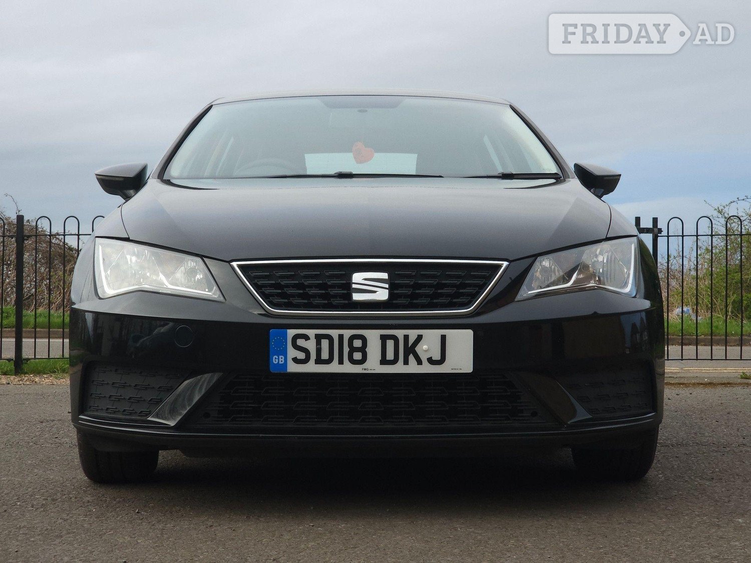 [ berth ]SEAT Leon