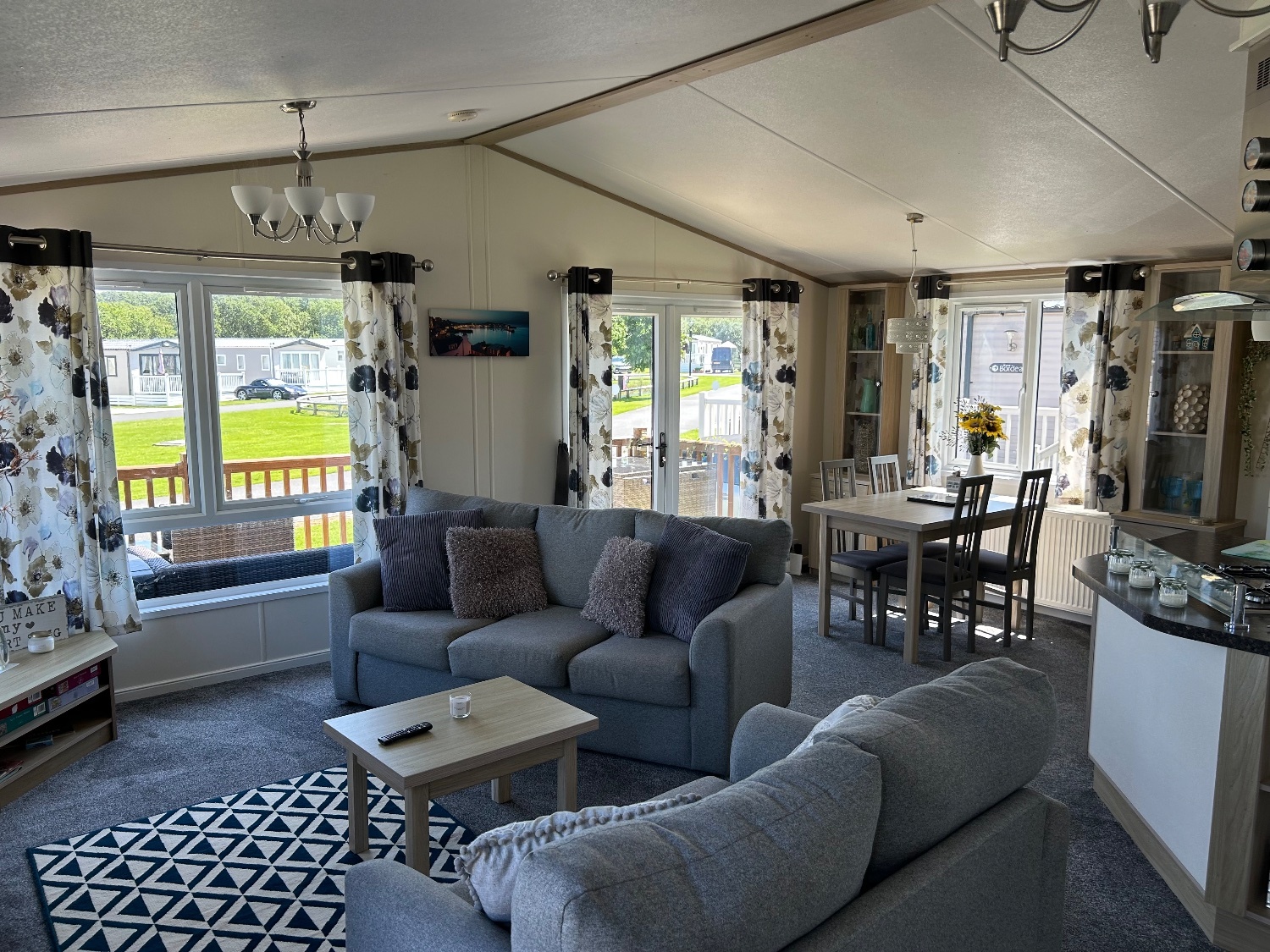 Absolutely stunning Atas Lilac Lodge - Holiday Homes