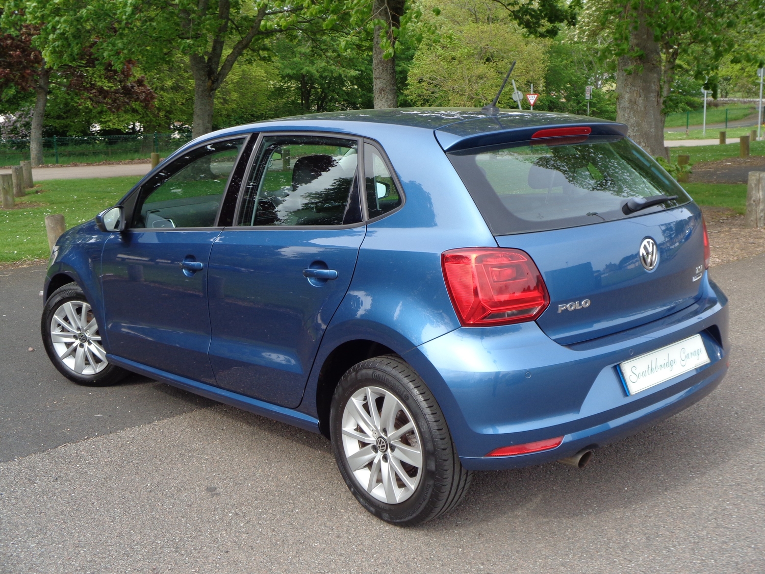 Volkswagen Polo 2015 - Cars in Cupar