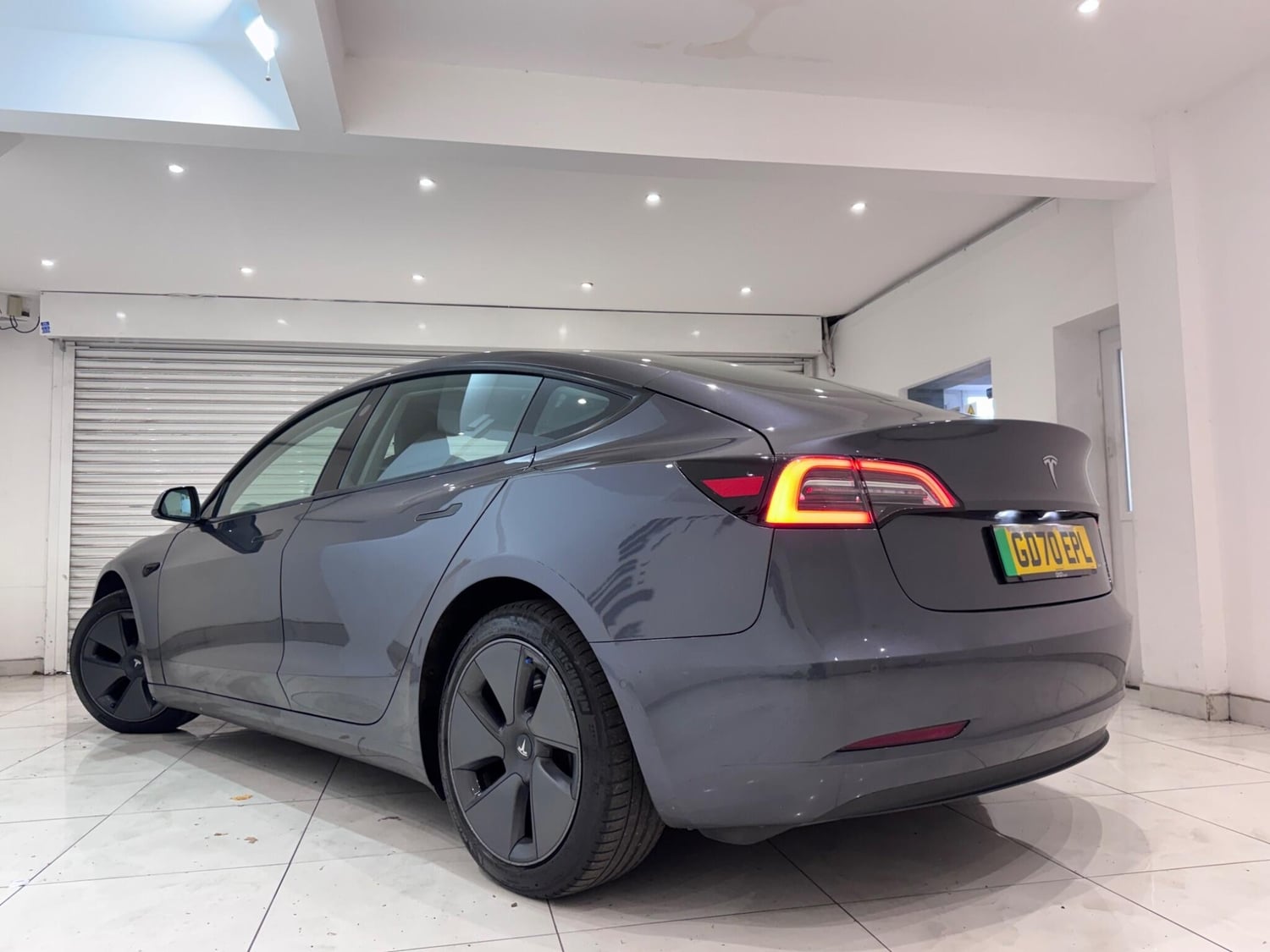 [ berth ]Tesla Model 3