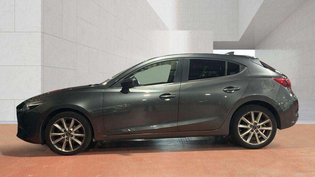 Mazda 3 2017 - Cars in Winchester