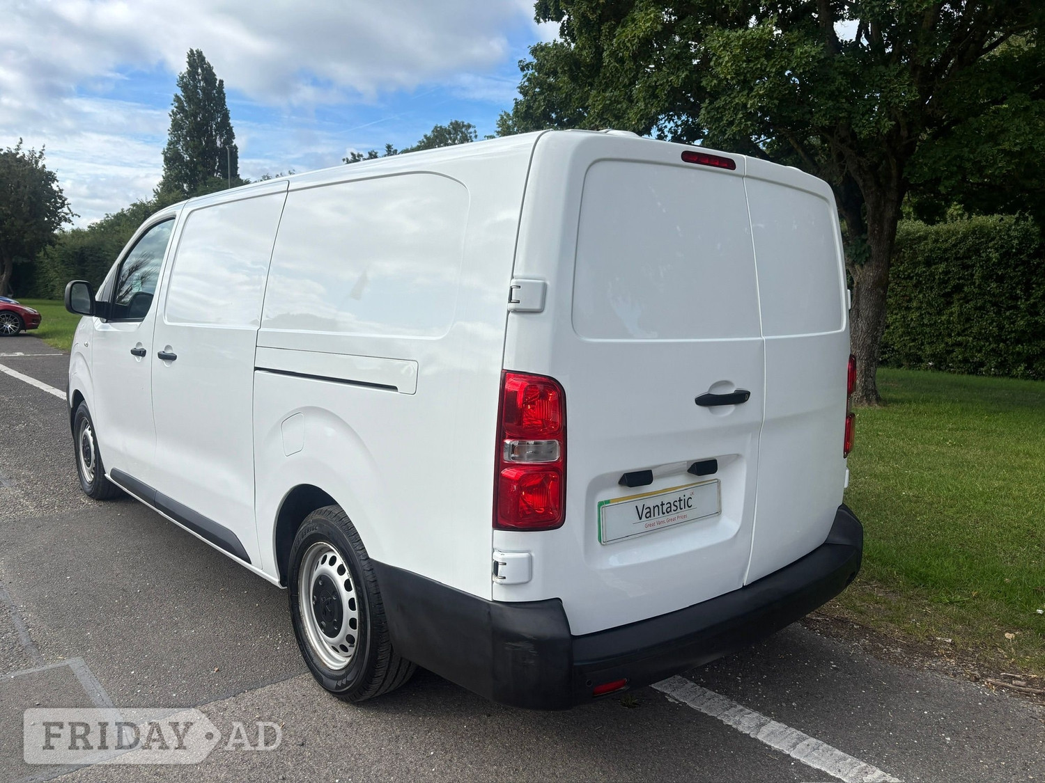 [ berth ]Peugeot E-EXPERT