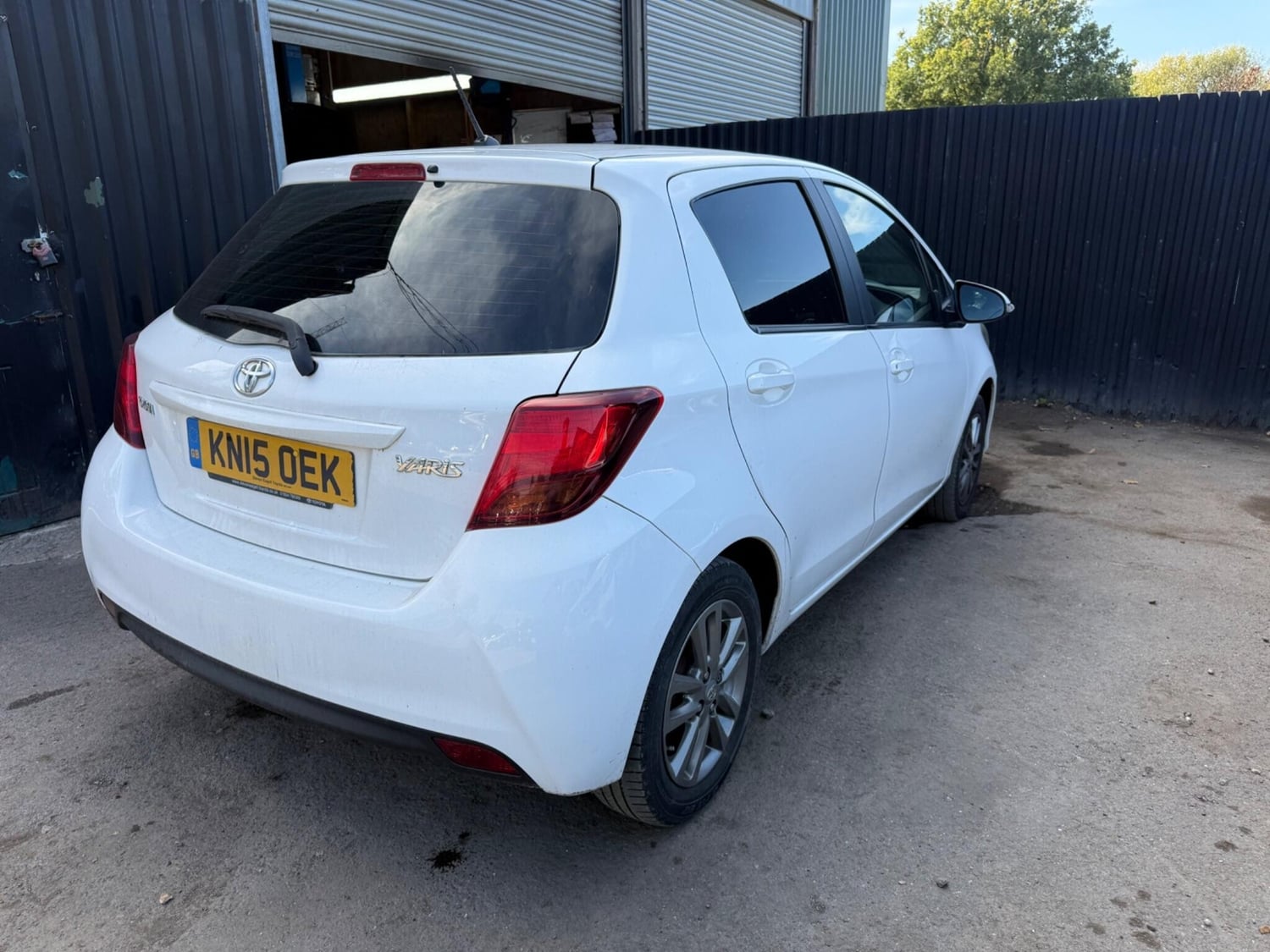 Toyota Yaris 2015 - Cars