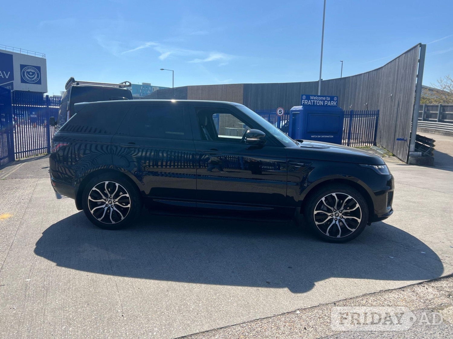 [ berth ]Land Rover Range Rover Sport