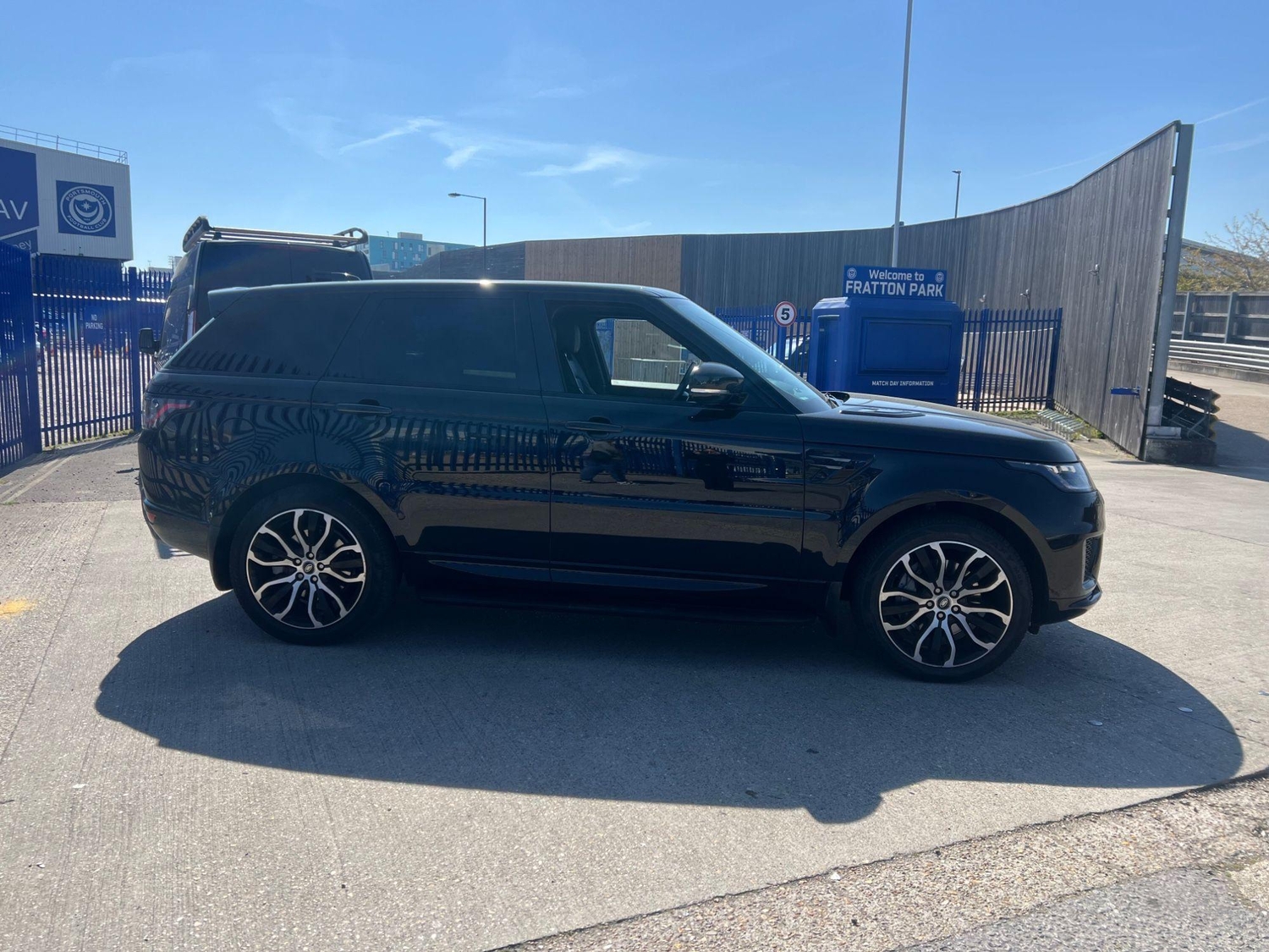 [ berth ]Land Rover Range Rover Sport