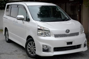Toyota Voxy 2013