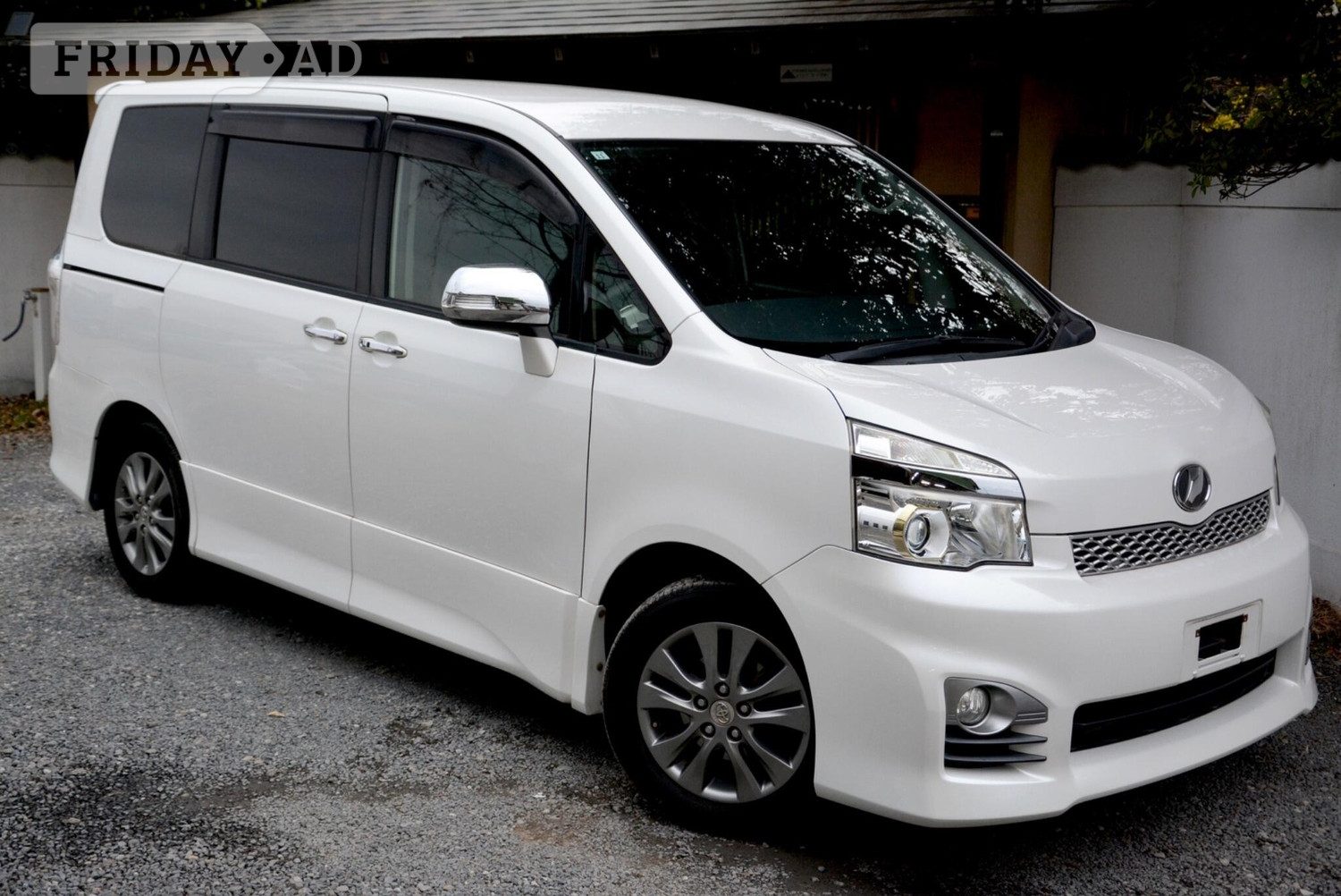 Toyota Voxy 2013 - Cars