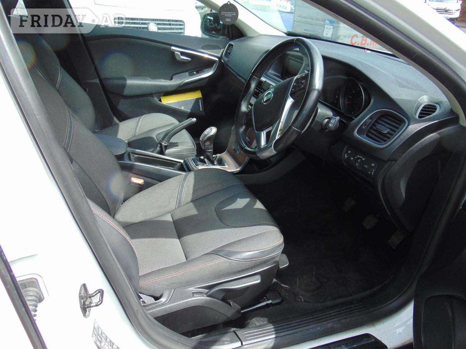 Volvo V40 Cross Country 2013 - Cars