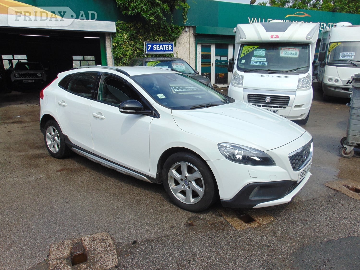 Volvo V40 Cross Country 2013 in Keighley