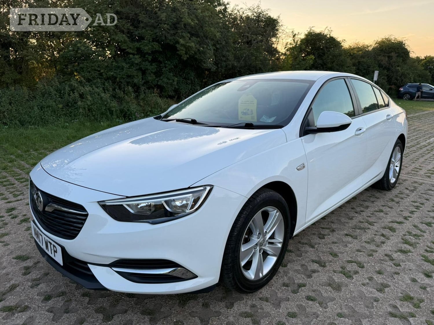 Vauxhall Insignia 2017 - Cars in Swanley