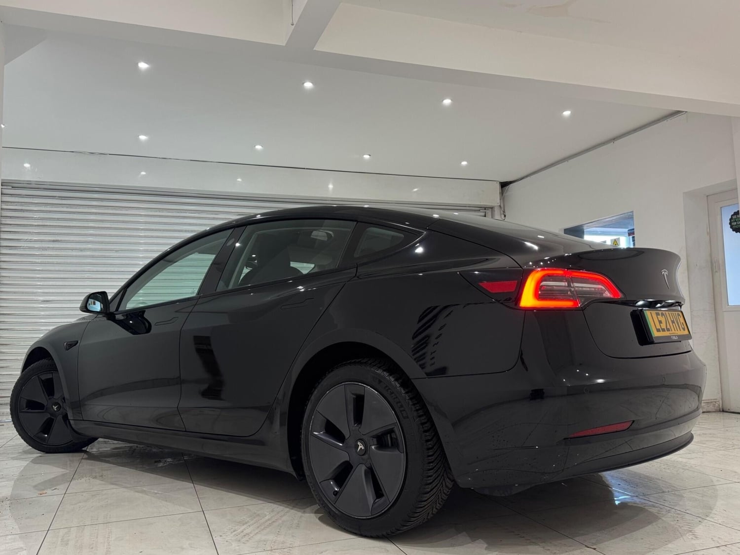 Tesla Model 3 2021 - Cars