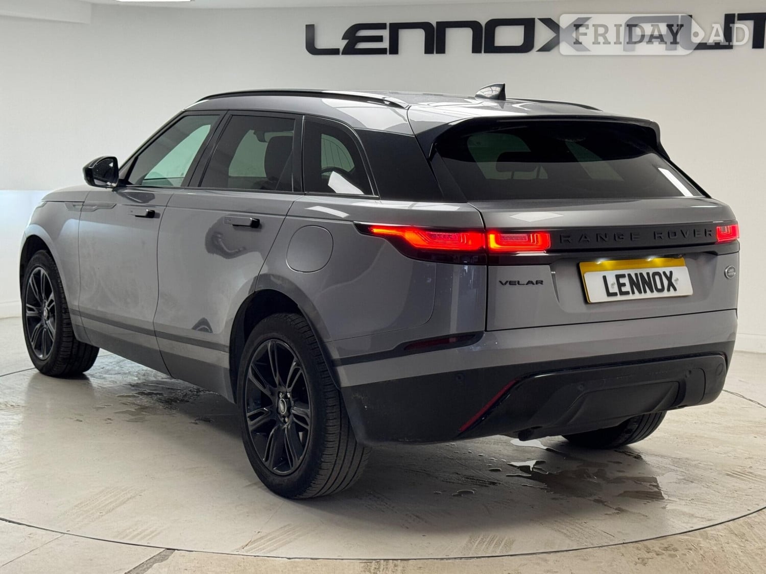 [ berth ]Land Rover Range Rover Velar