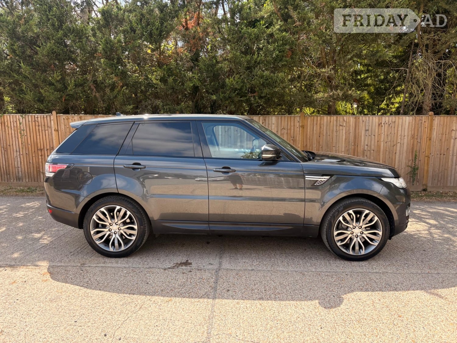 [ berth ]Land Rover Range Rover Sport