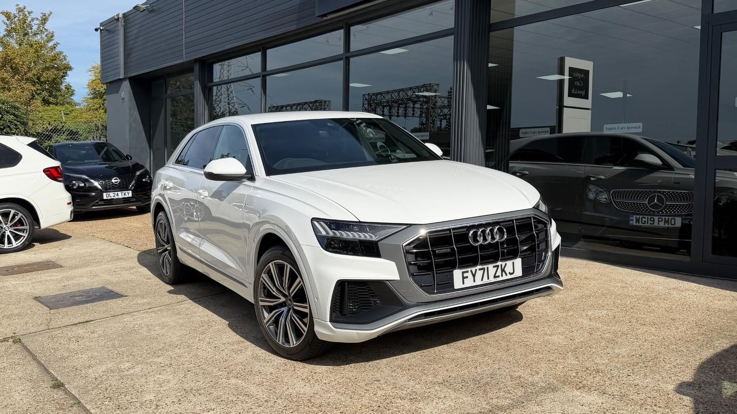 [ berth ]Audi Q8