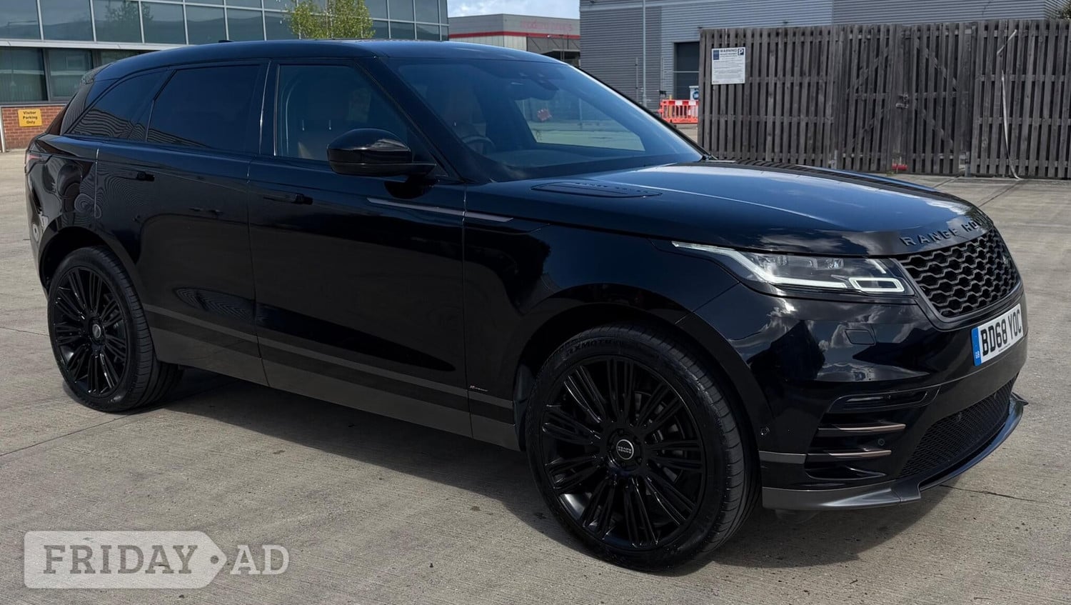 [ berth ]Land Rover Range Rover Velar
