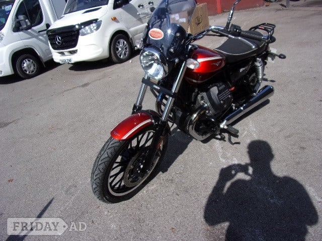 Moto Guzzi V9 2016 - Motorbikes, Scooters & Quads