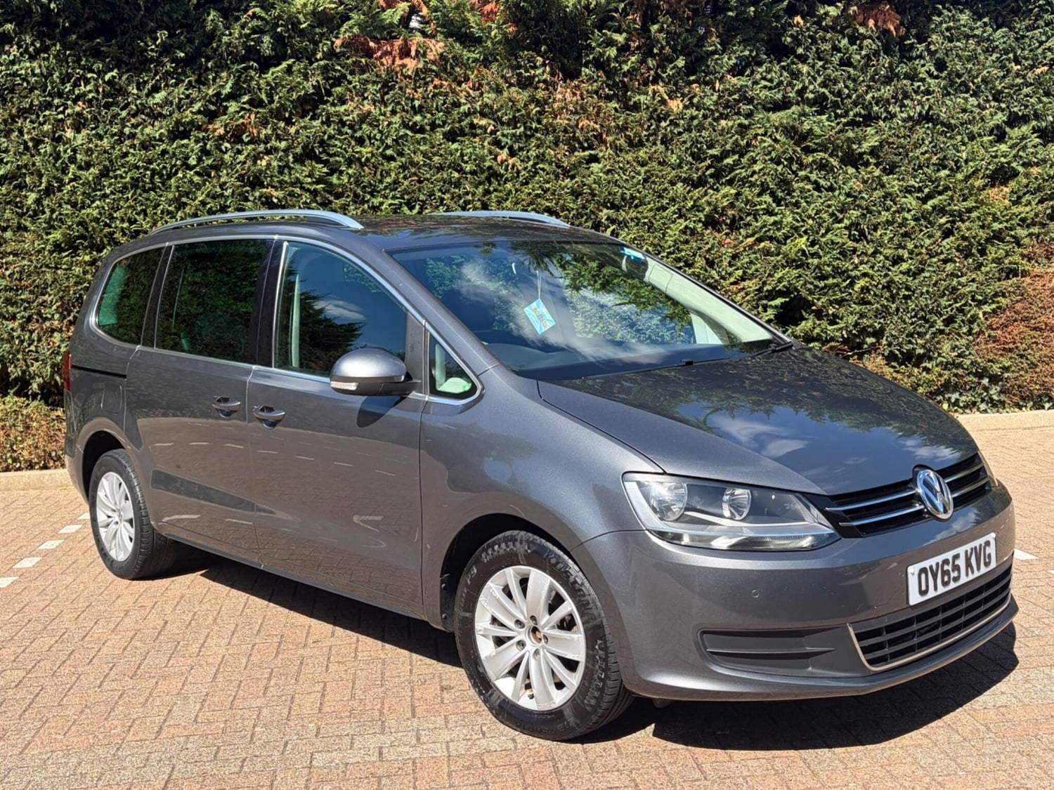 Volkswagen Sharan 2015 in Leatherhead
