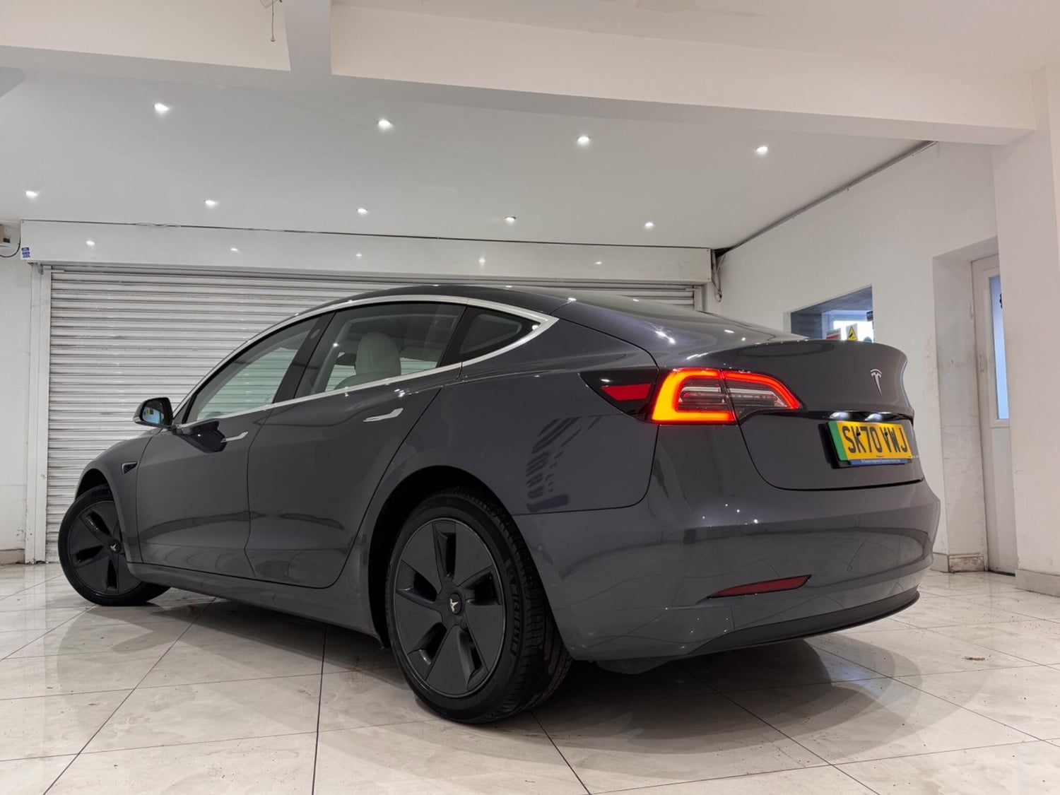[ berth ]Tesla Model 3