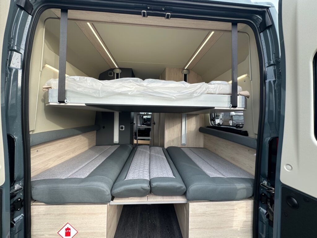 [4 berth ]Auto-Trail 67 FLEX Expedition