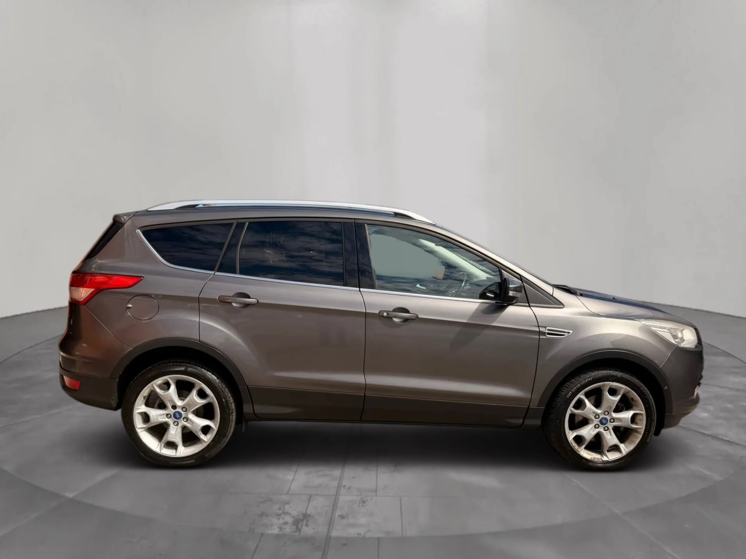 [ berth ]Ford Kuga