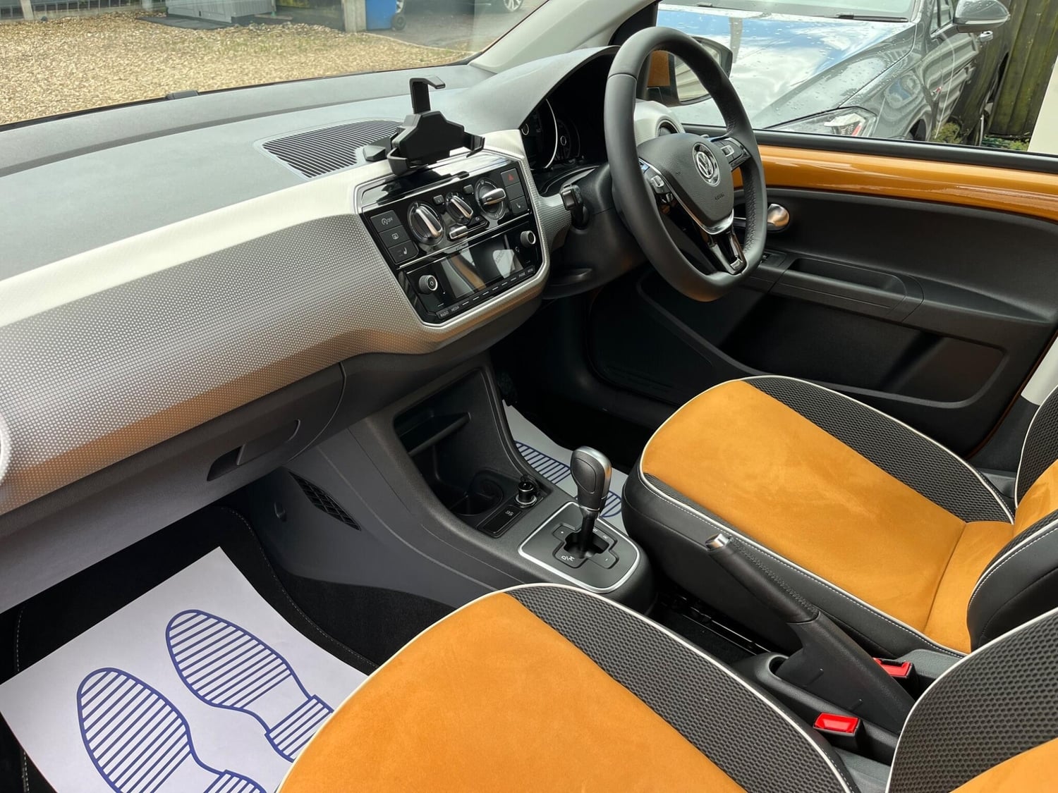 Volkswagen UP! 2017 - Cars in Farnham