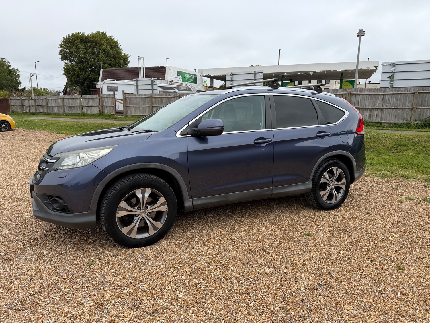 Honda CR-V 2012 - Cars in Portsmouth