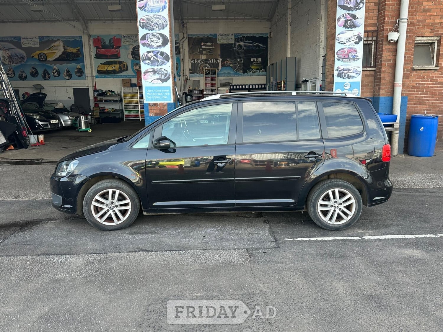 Volkswagen Touran 2013 in Cardiff