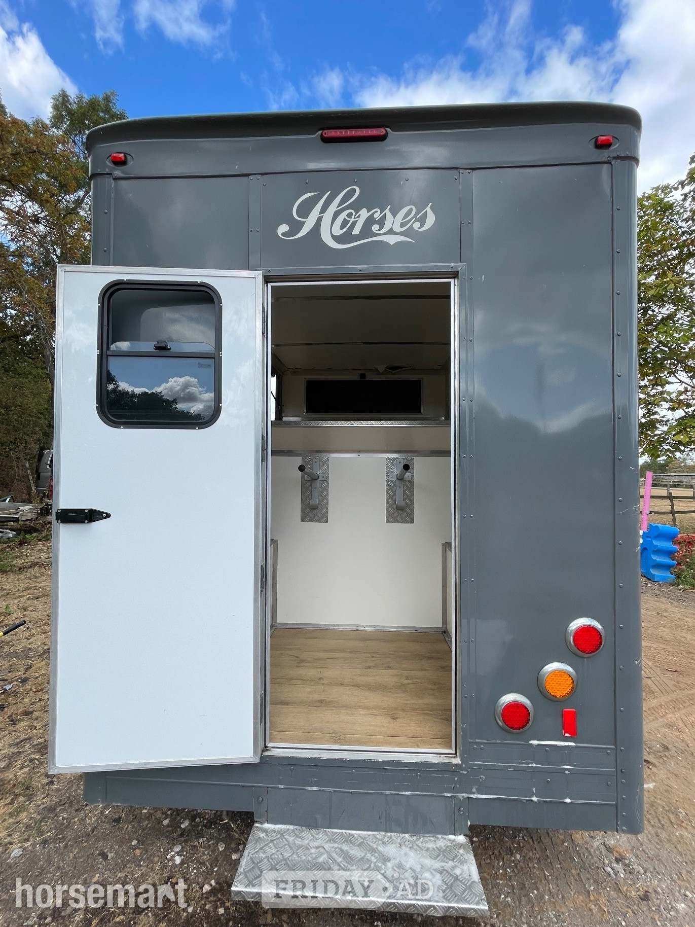 EdQuine EdQuine Renault Horsebox - Trailers & Horseboxes