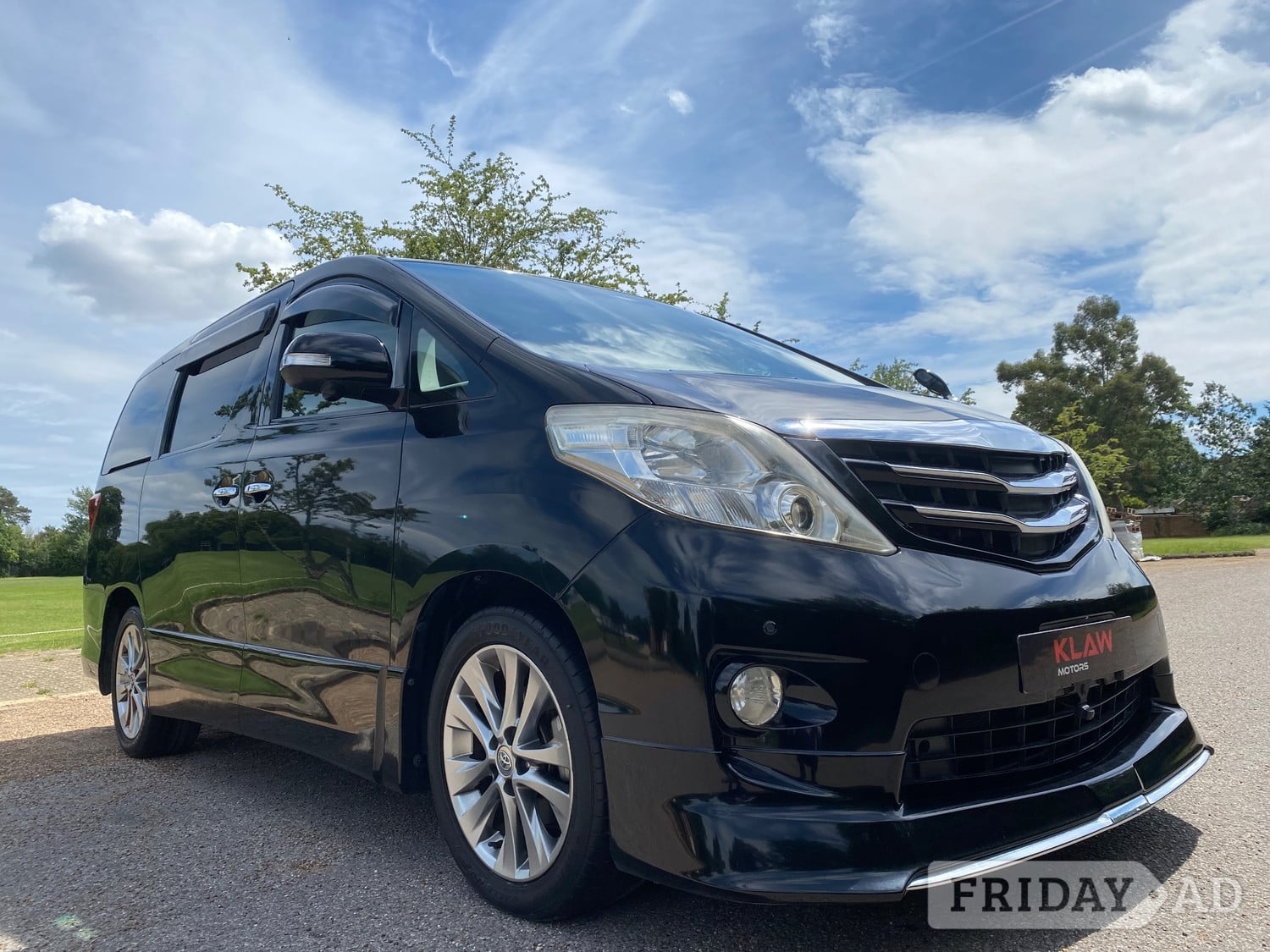 Toyota Alphard 2010 in Slough