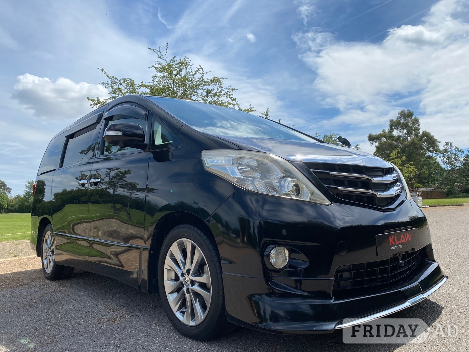 Toyota Alphard 2010 in Slough