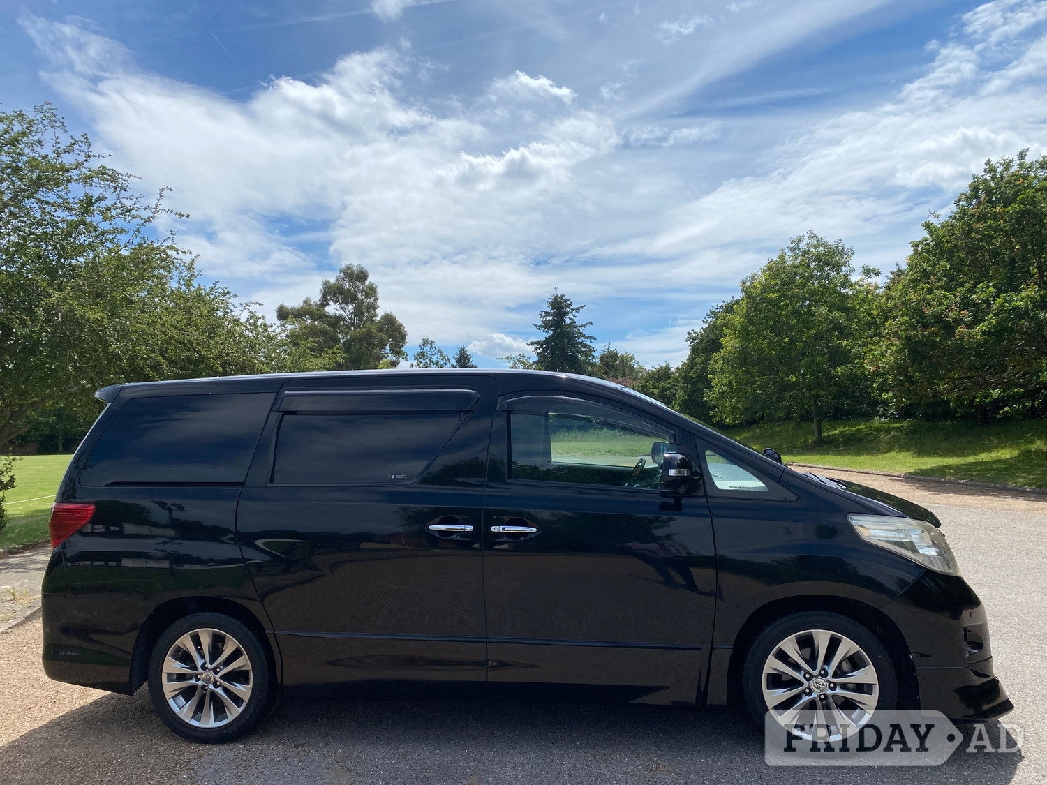 Toyota Alphard 2010 - Cars in Slough