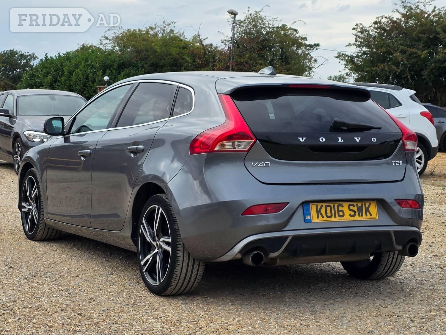 Volvo V40 2016 - Cars in Shefford