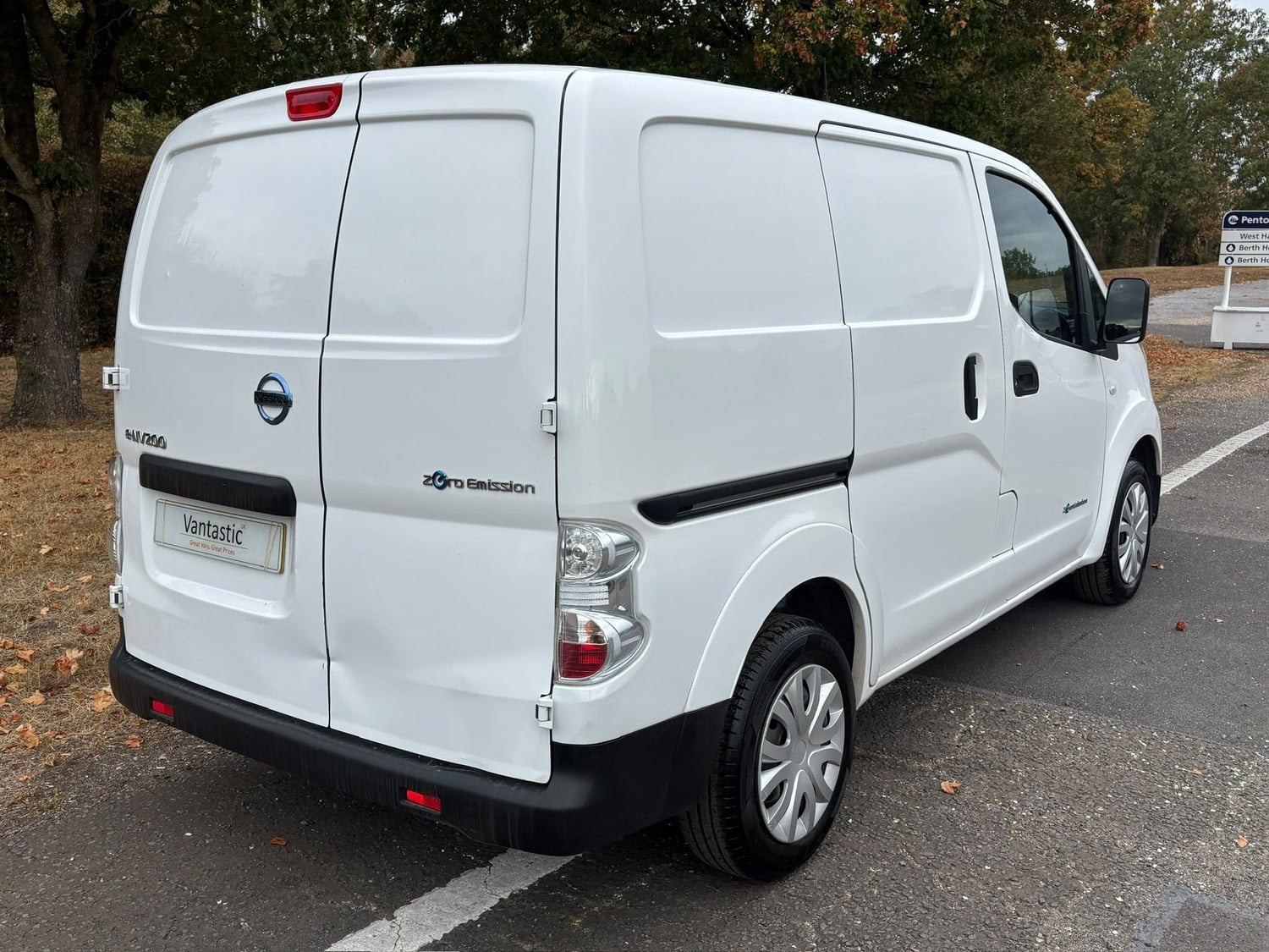 [ berth ]Nissan e-NV200