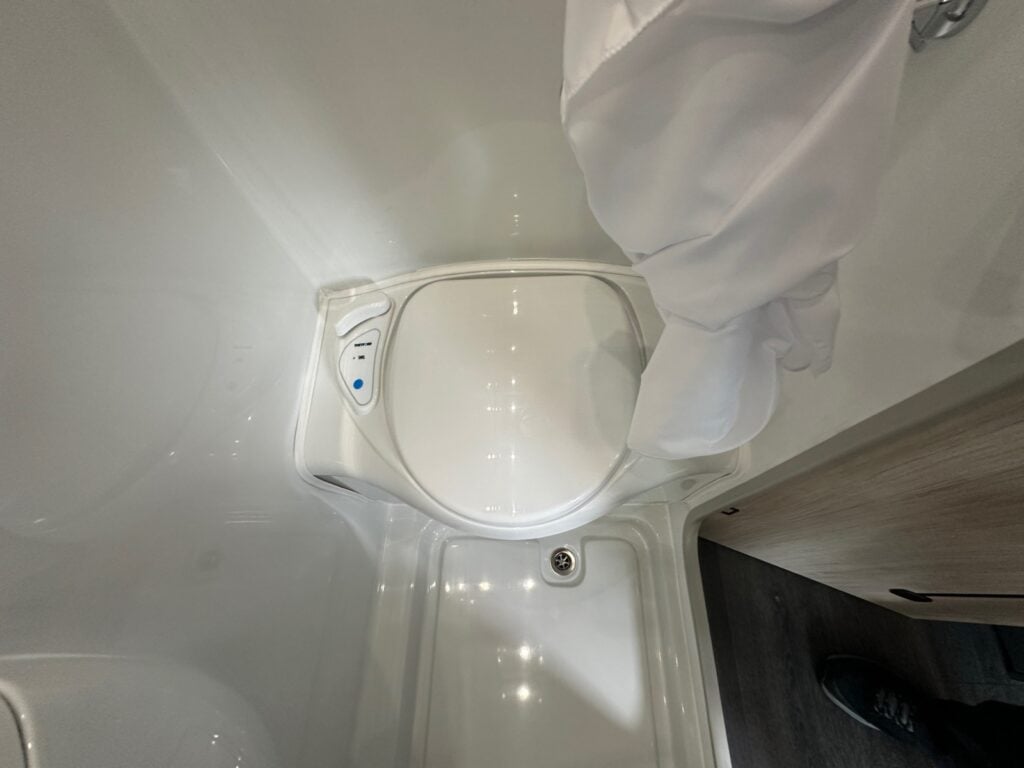 [2 berth ]Auto-Trail 68XL Flex Expedition