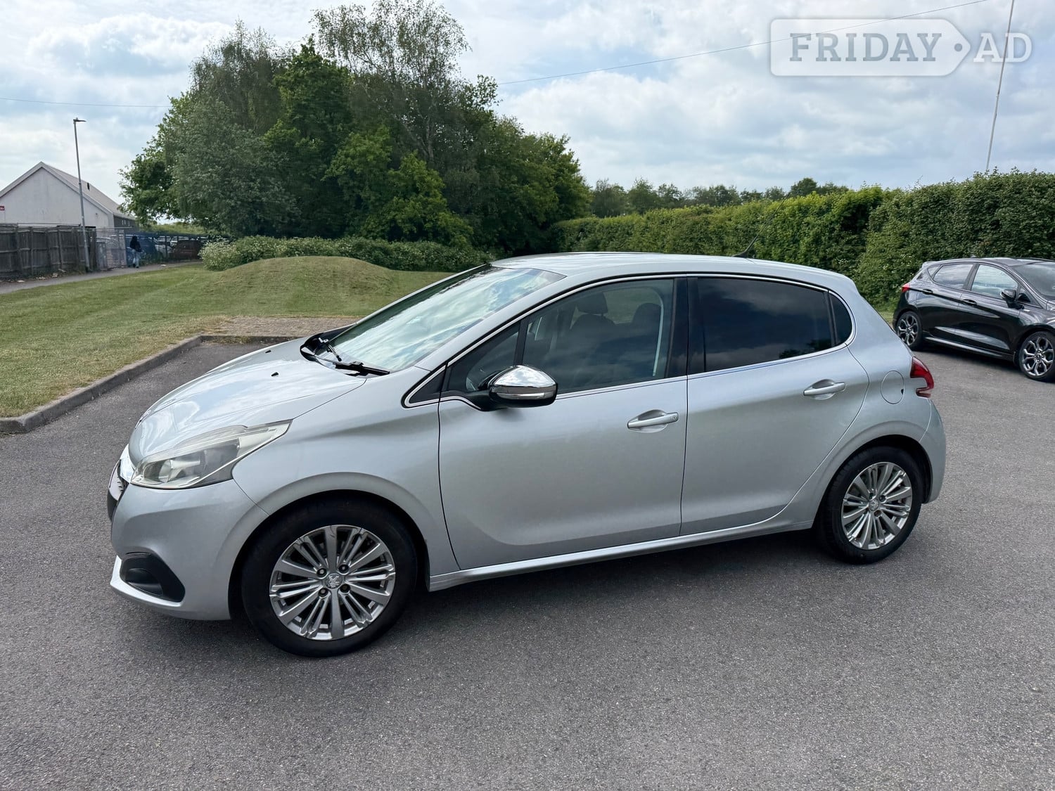 Peugeot 208 2015 - Cars in Portsmouth