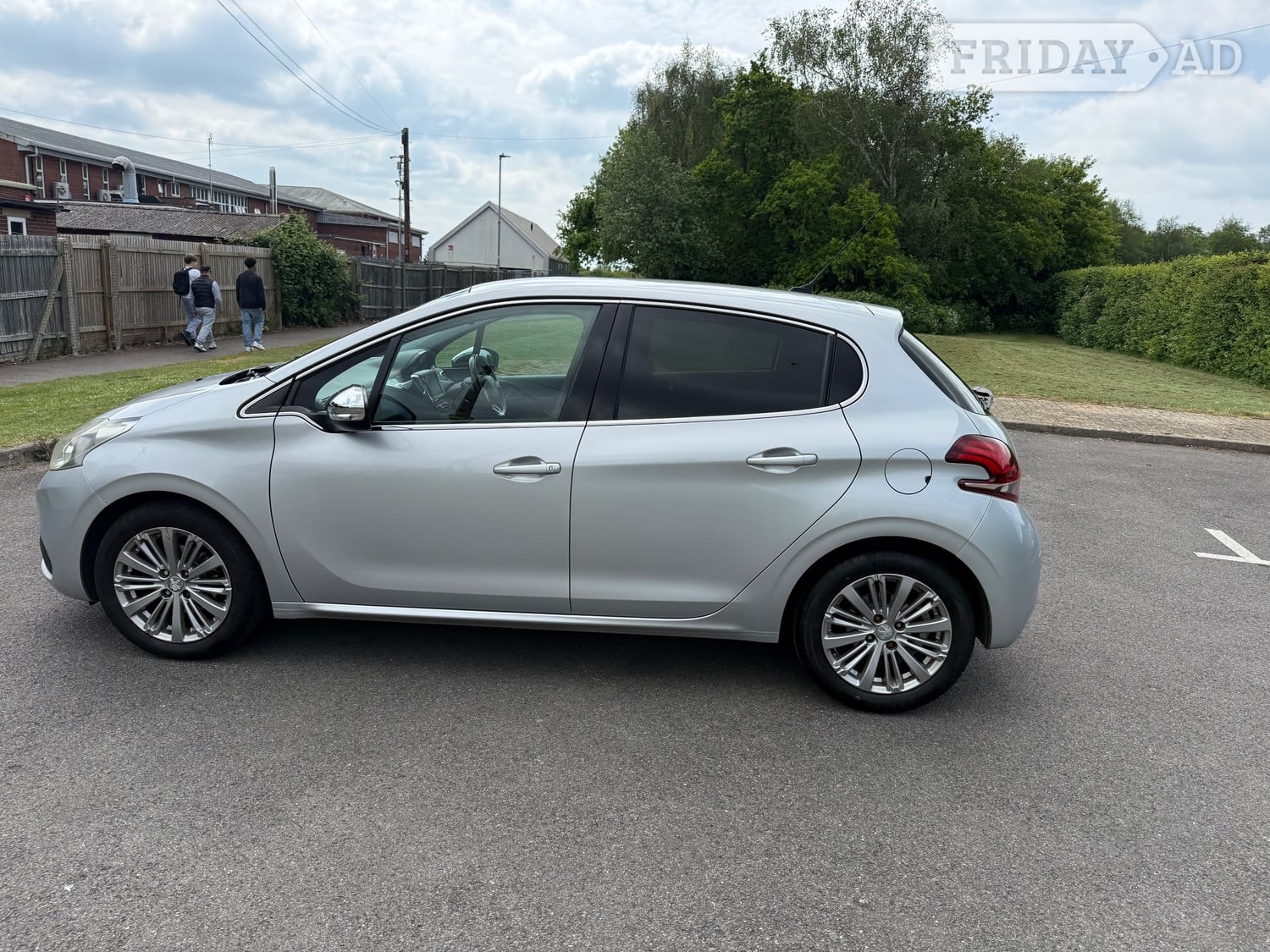 [ berth ]Peugeot 208