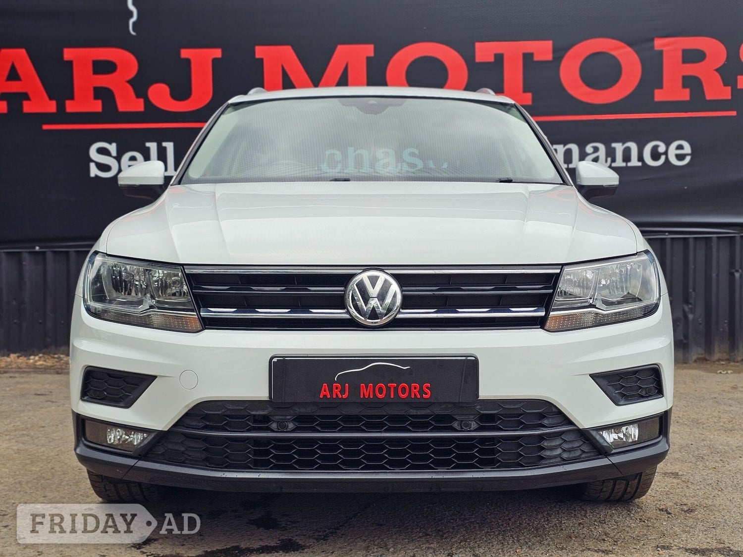 Volkswagen Tiguan 2018 - Cars in Addlestone
