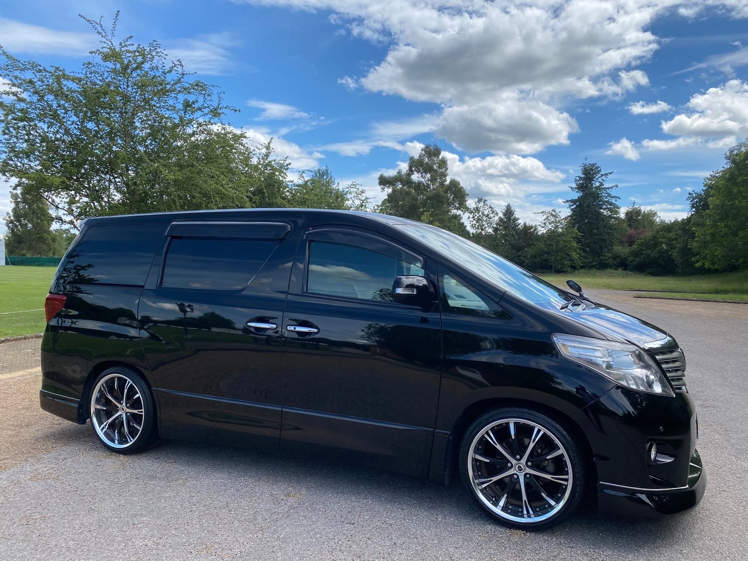 Toyota Alphard 2009 - Cars in Slough