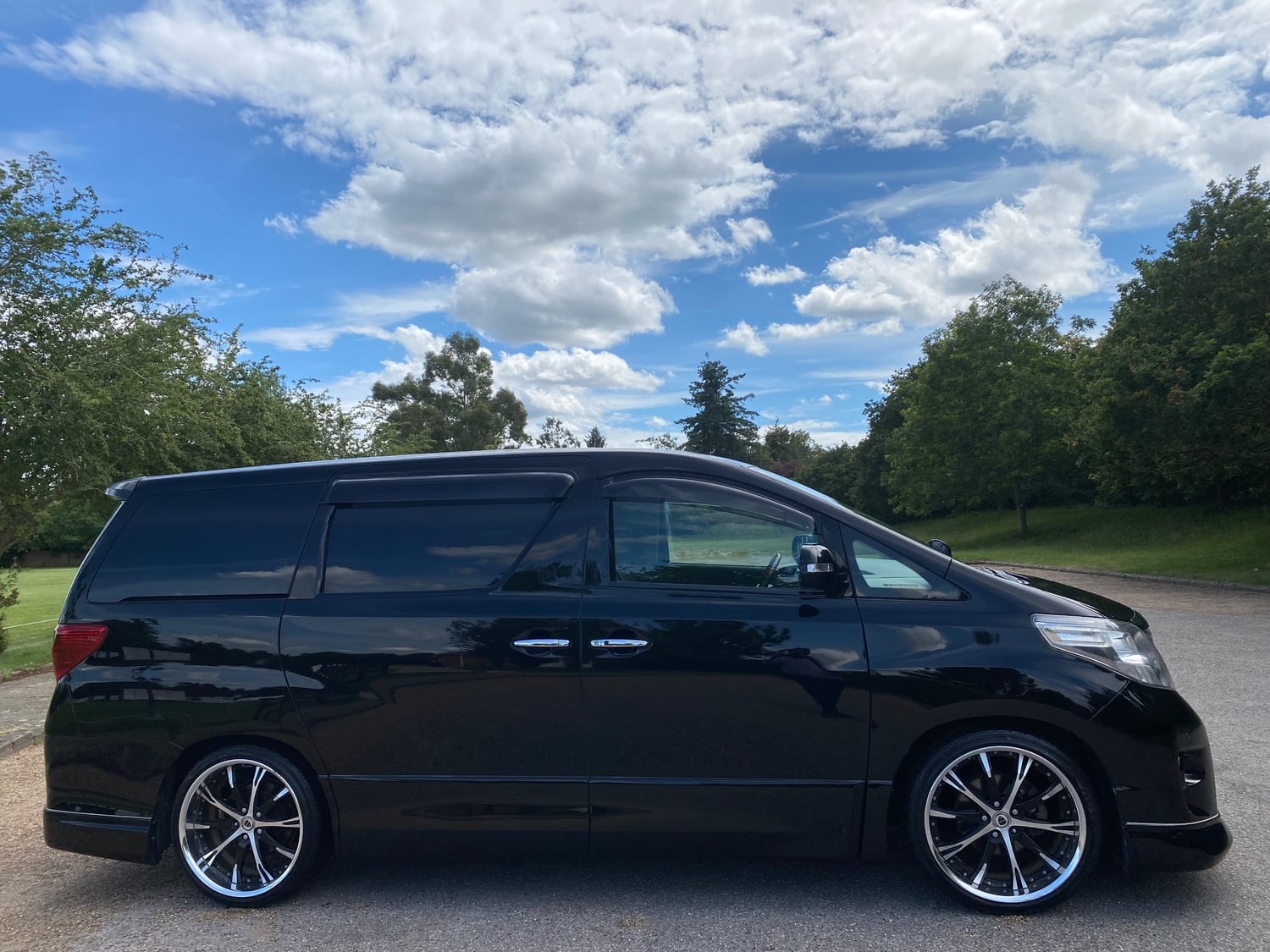 Toyota Alphard 2009 - Cars