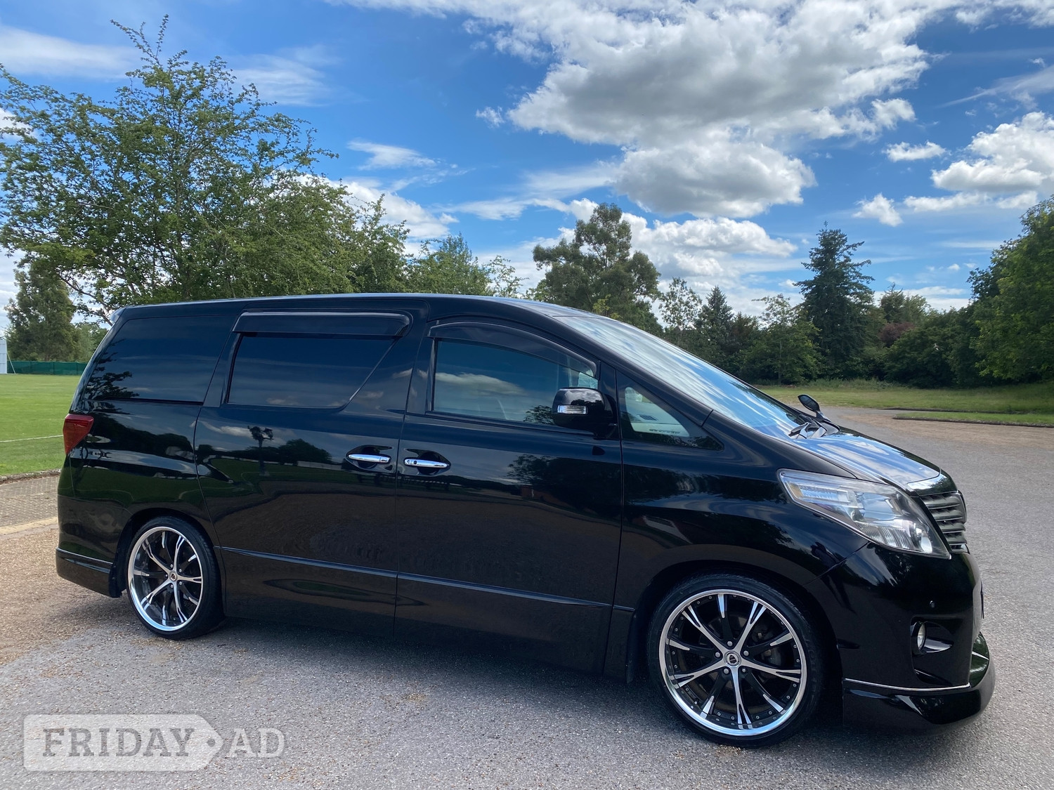 Toyota Alphard 2009 - Cars in Slough