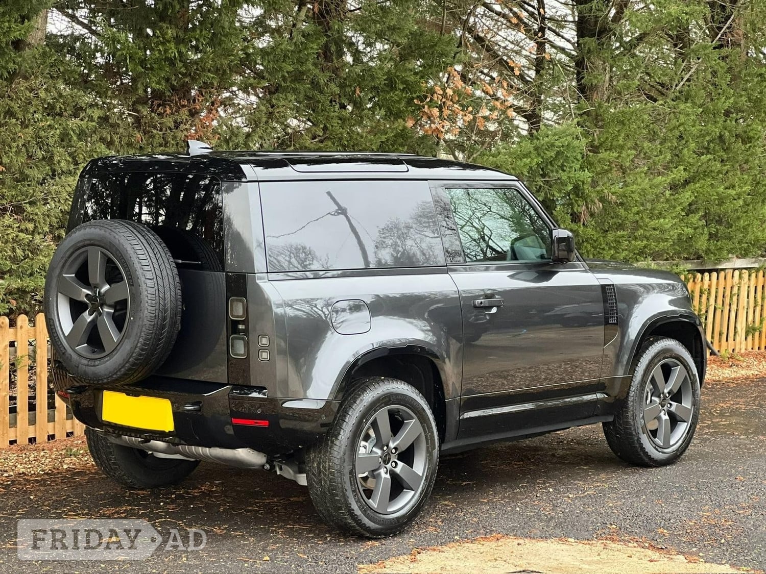 [ berth ]Land Rover Defender 90