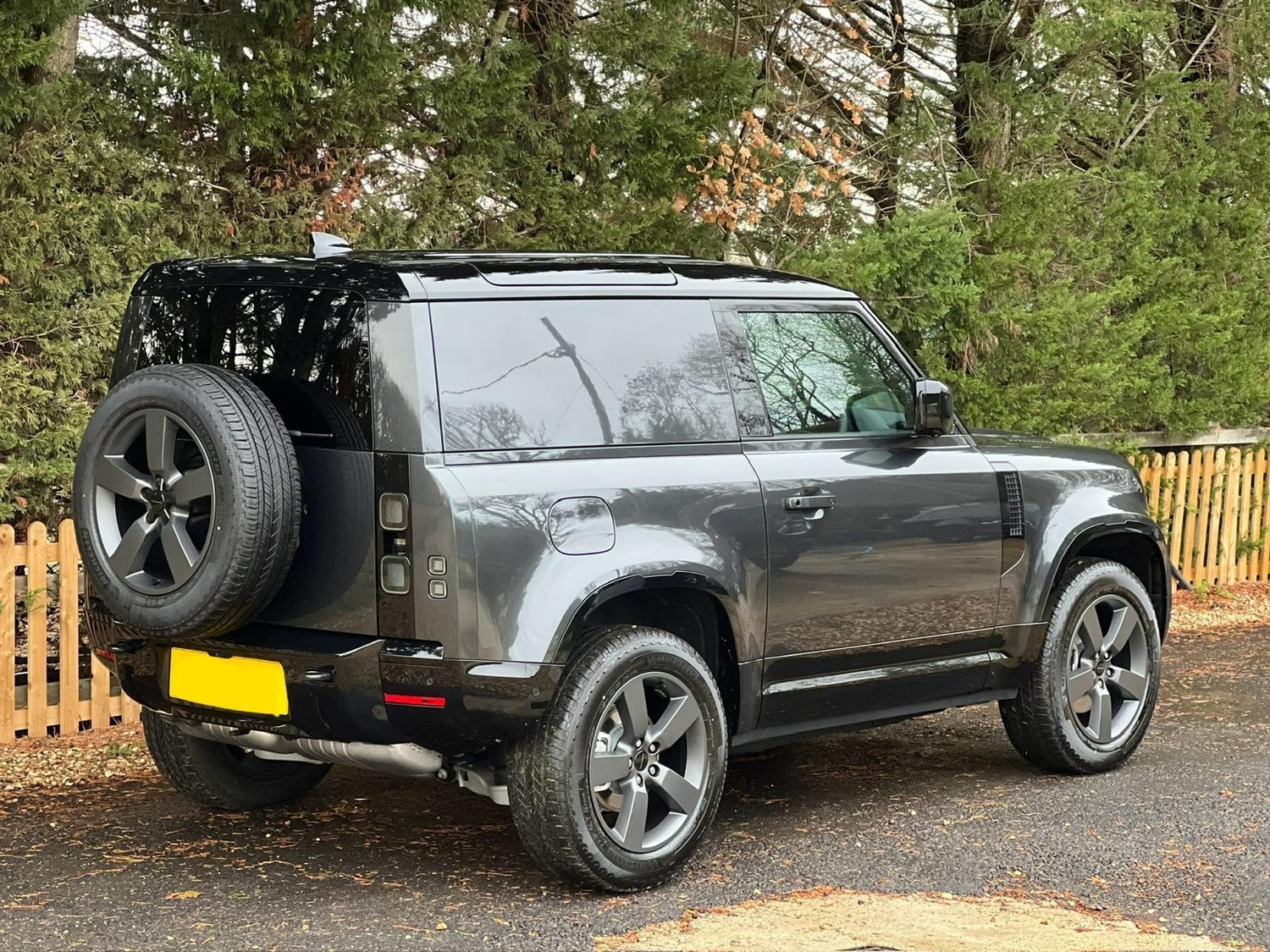[ berth ]Land Rover Defender 90