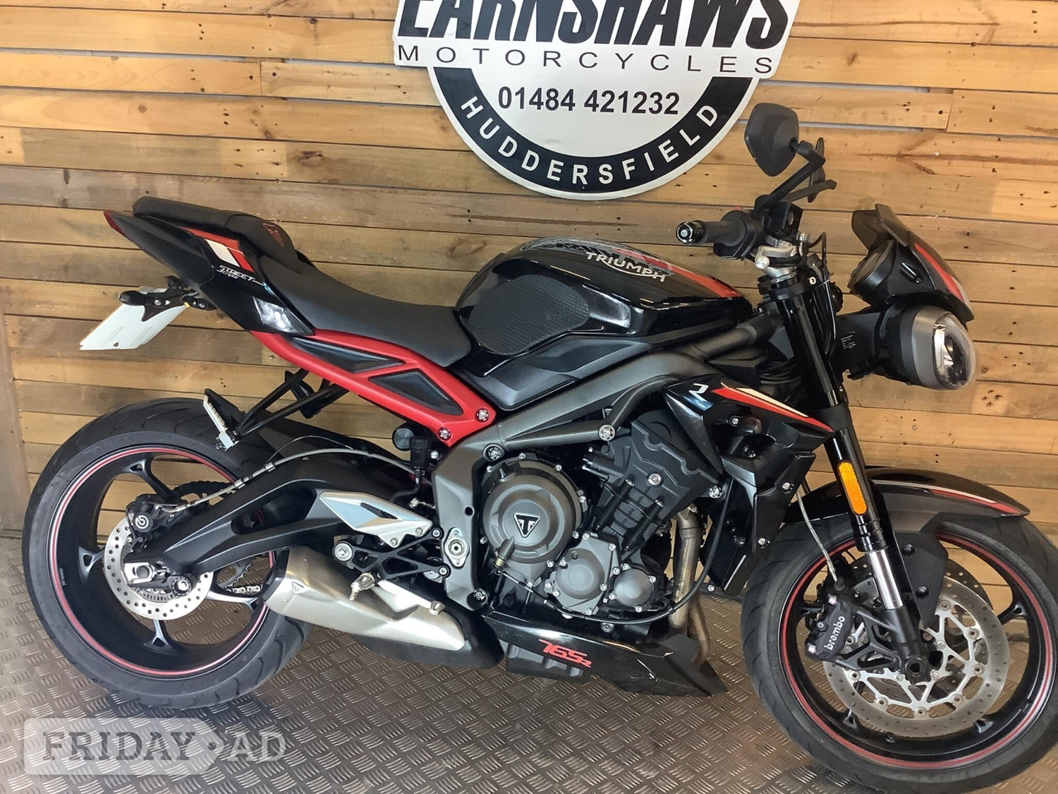 Triumph Street Triple 2021 - Motorbikes, Scooters & Quads