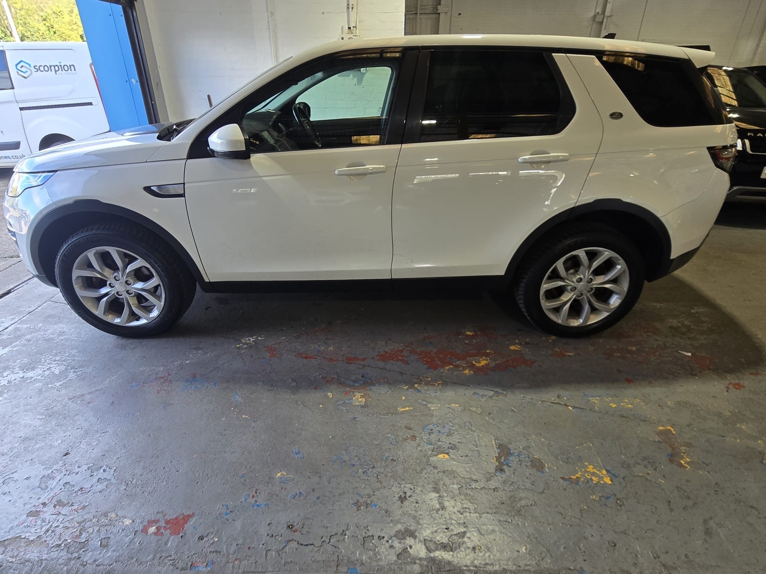 Land Rover Discovery Sport 2015 - Cars in Pontypridd