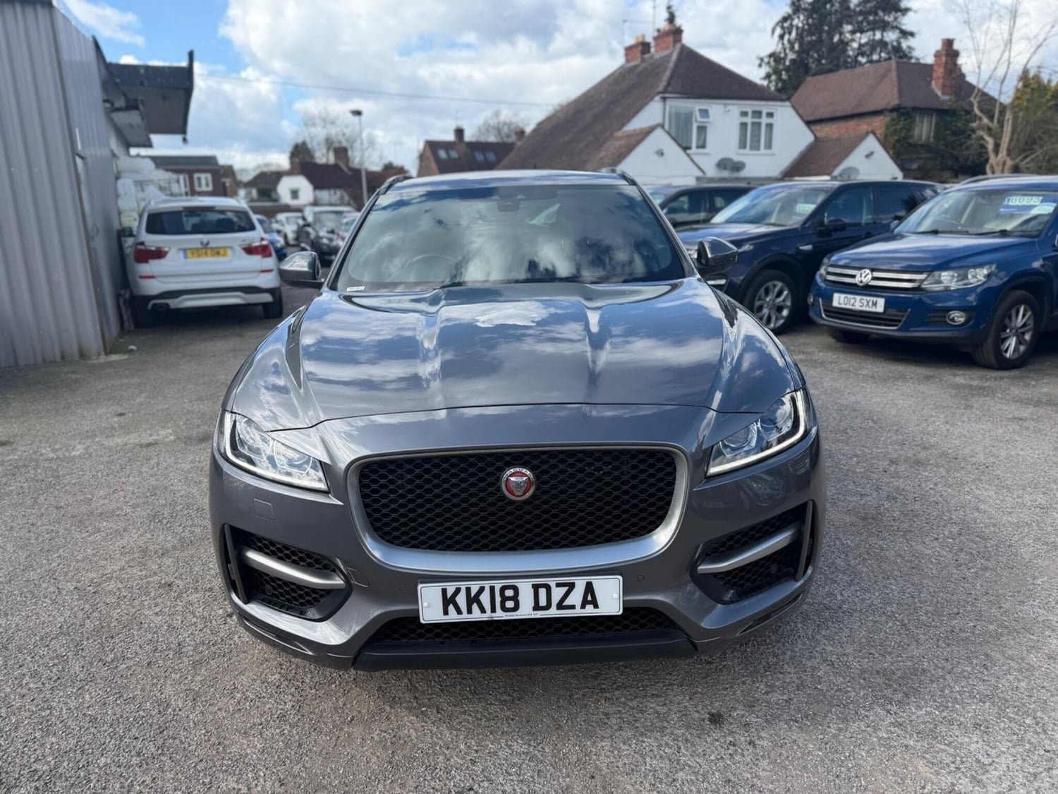 [ berth ]Jaguar F-Pace