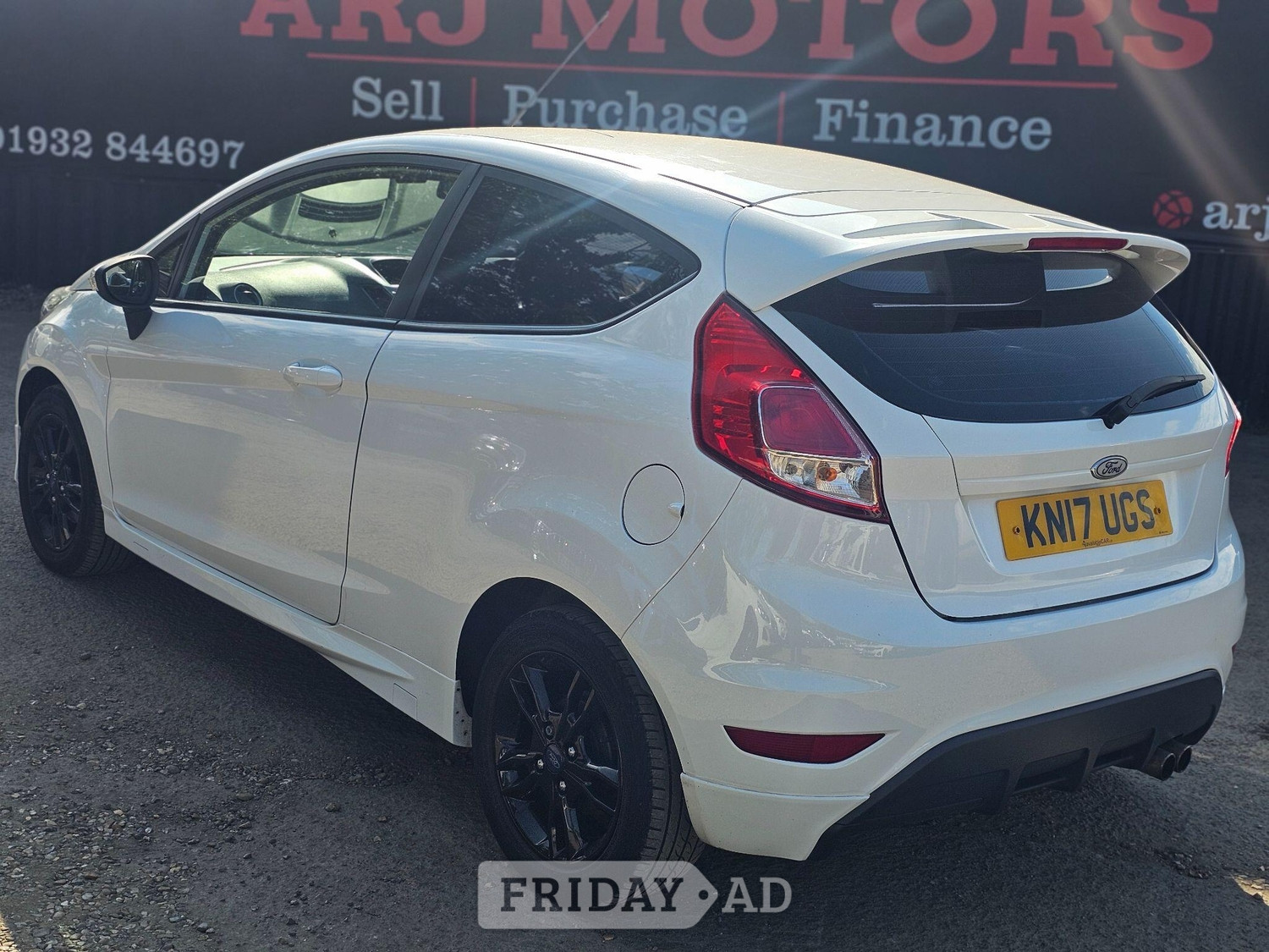 Ford Fiesta 2017 - Cars in Addlestone